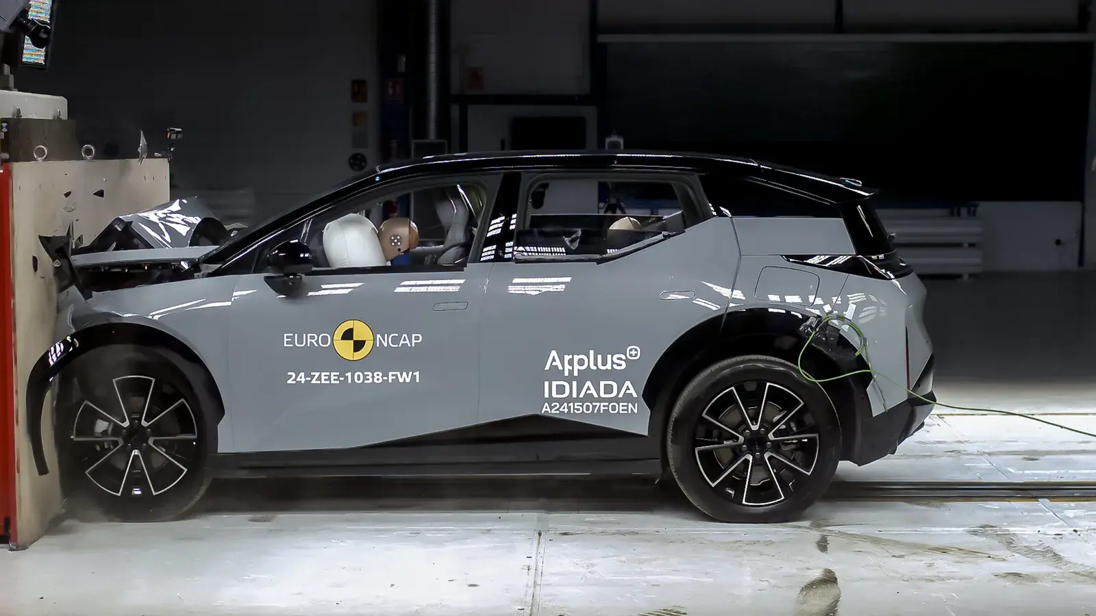 زيكر X أثناء اختبار التصادم الأمامي لدى Euro NCAP