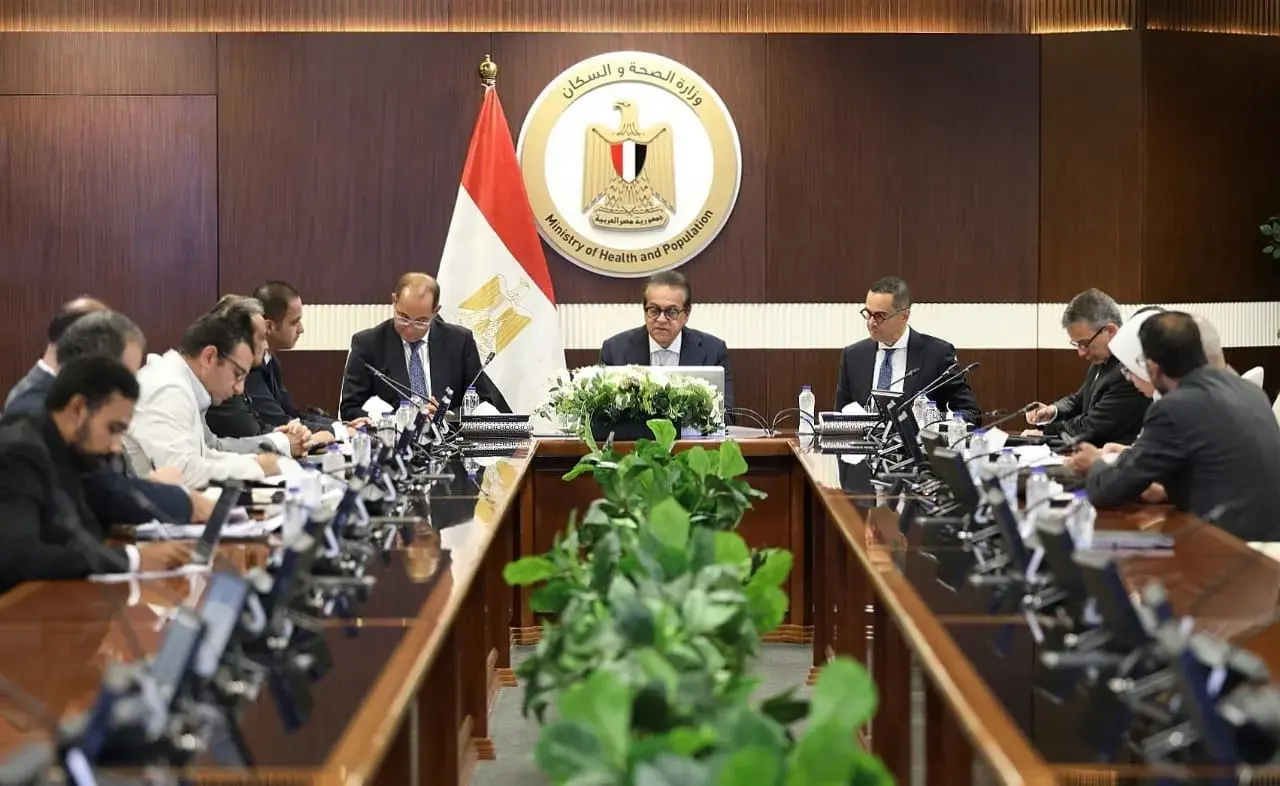 اجتماع موسع في وزارة الصحة والسكان لمناقشة الإفراج عن سيارات ذوي الهمم
