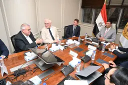 مرسيدس-بنز إيجيبت تبحث مع وزير الصناعة التوسع في التصنيع المحلي والتصدير