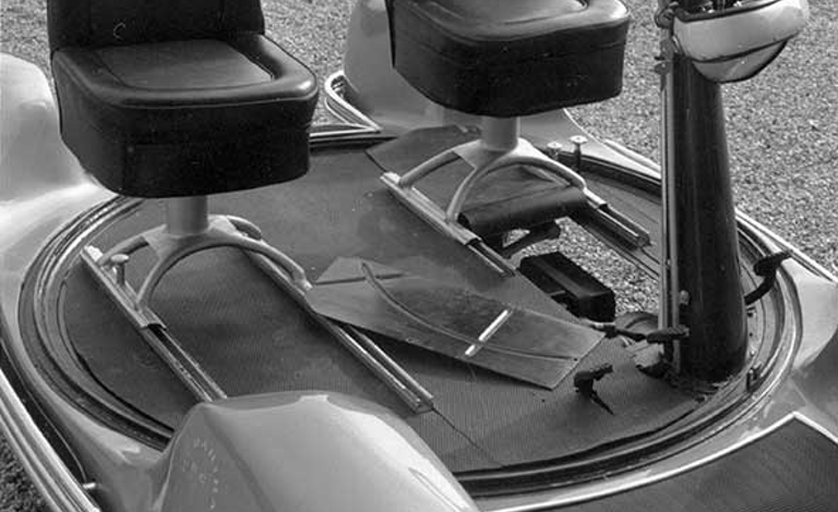 تُظهر هذه الصورة سيارة Urbania ذو مقعد دوار في عام 1964 ، اخترعها ماركيز بييرو بارجيلي ، لحل مشاكل مساحة وقوف السيارات المحدودة. كانت هذه السيارة في ذلك الوقت تعتبر أصغر سيارة في العالم. يقع محرك السيارة في وسط الشاسيه، وتدور المقاعد بحيث يمكن للركاب النزول من أي مكان.
