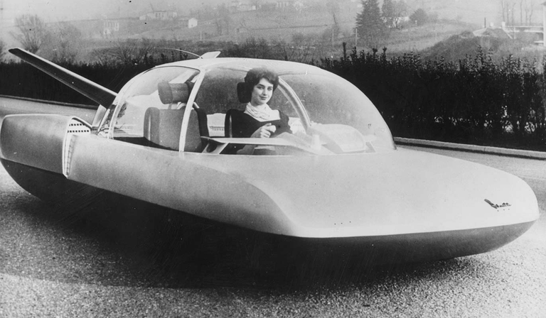 قد يبدو وكأنه شيء من مسلسل الرسوم المتحركة التلفزيوني المستقبلي "The Jetsons" ، إلا أنه في الواقع Fulgar من شركة Simca الفرنسية لصناعة السيارات. قدمت شركة صناعة السيارات سيارة فولجار Fulgar في عام 1958 كسيارة عرض نموذجية مصممة لإظهار كيف يمكن أن تبدو السيارات في عام 2000.  