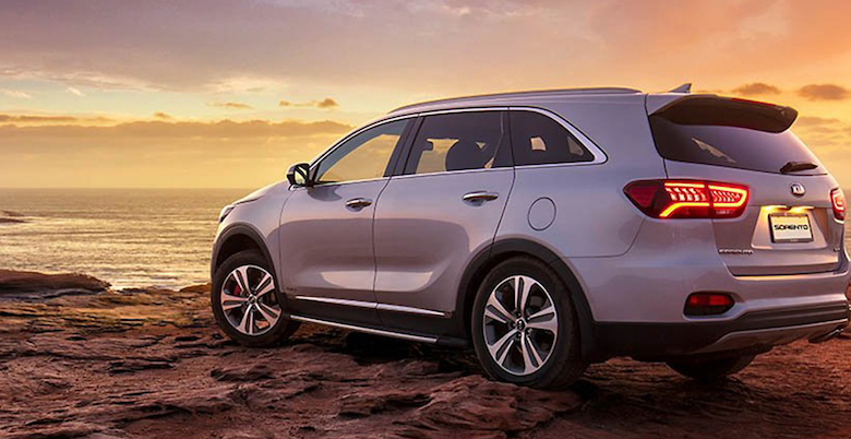 كشفت شركة كيا  النقاب عن الجيل الجديد من سيارتها سورينتو Sorento، خلال مشاركتها في فعاليات معرض جنيف الدولي للسيارات في الفترة من 3 إلى 15 مارس المقبل.   