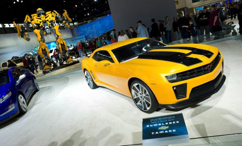   سيارة "شيفروليه كامارو بامبلبي" التي اشتركت في فيلم المتحولون    Transformerسيارة معدلة بكامل أجزاءها . تحت غطاء محرك السيارة يوجد محرك كورفيت V-8  مع ناقل حركة من 6 سرعات وتحمل توقيع مخرج الفيلم مايكل باي.