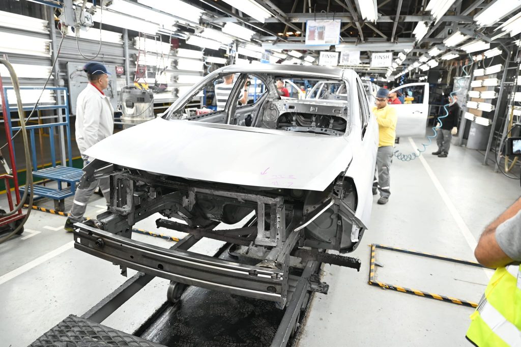 صناعة السيارات "نيسان" استراتيجية توطين صناعة السيارات