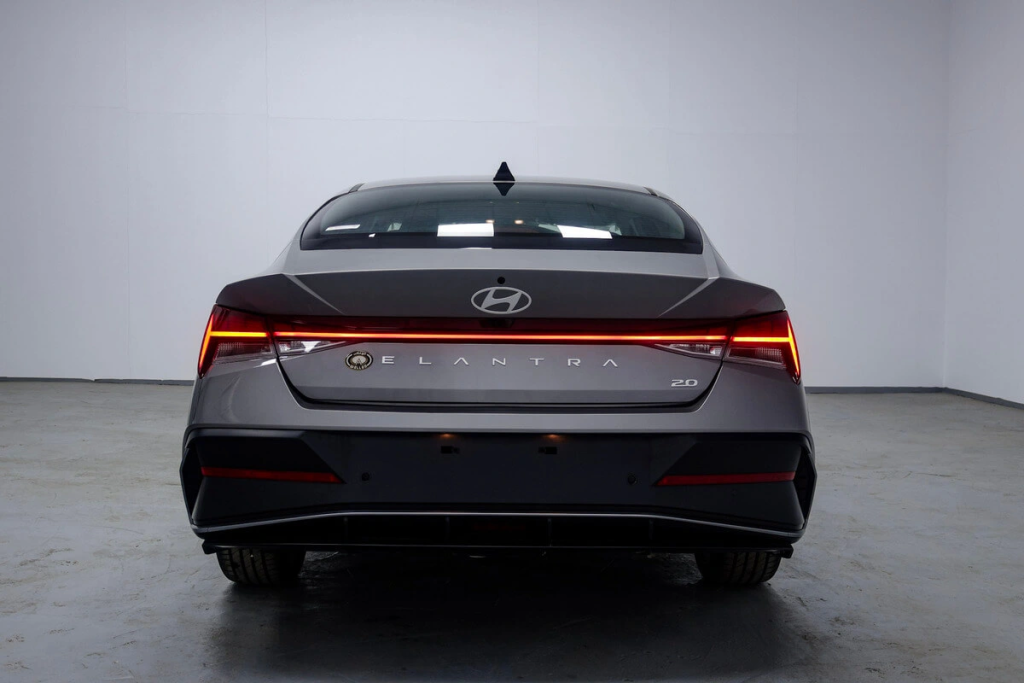 هيونداي إلنترا