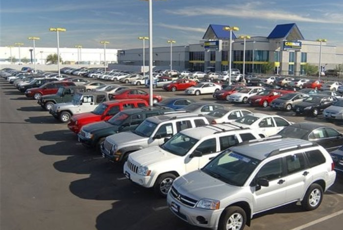 سوق السيارات المستعملة