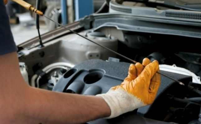 فحص زيت المحرك