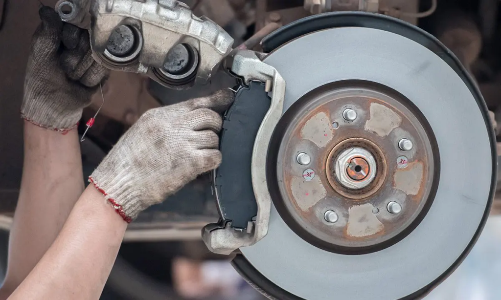 فحص مكابح السيارة