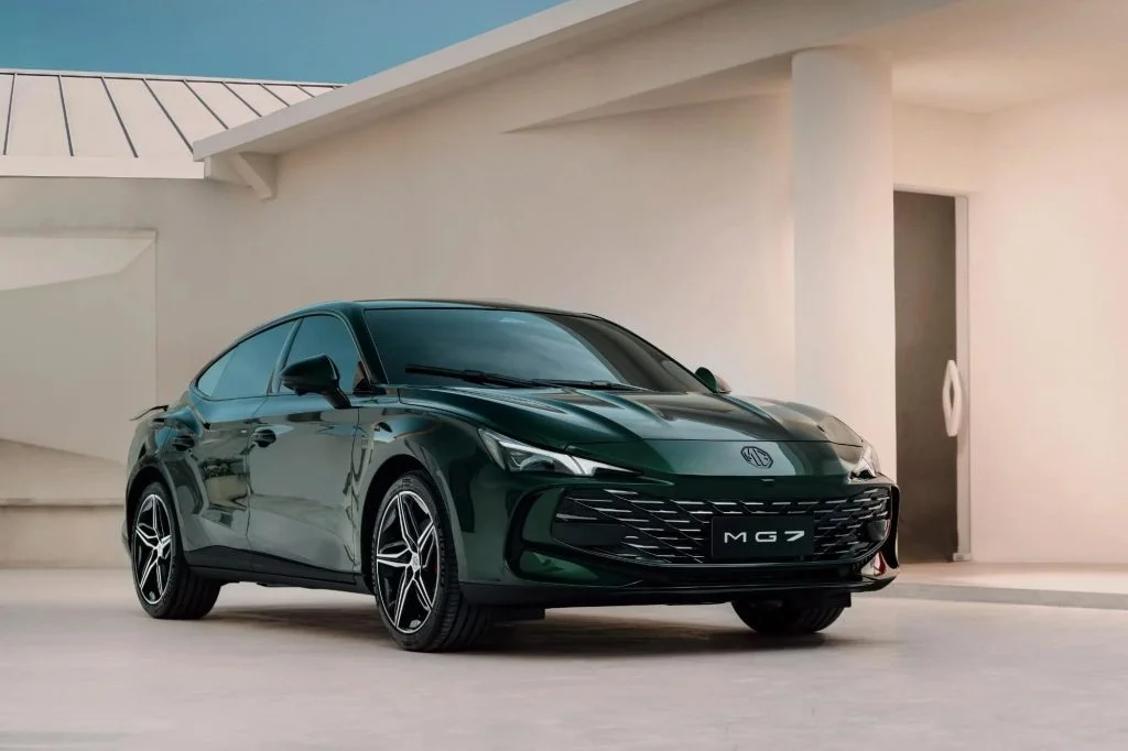 ما هي أنظمة الأمان المتوفرة في سيارة MG7؟