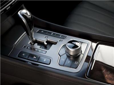 كل ما تحتاج معرفته عن زيت الفتيس وأهمية تغييره بشكل دوري