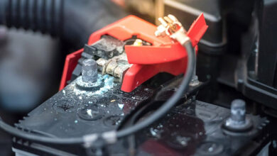 شحن بطارية السيارة: كيف تحافظ على أداء بطاريتك؟