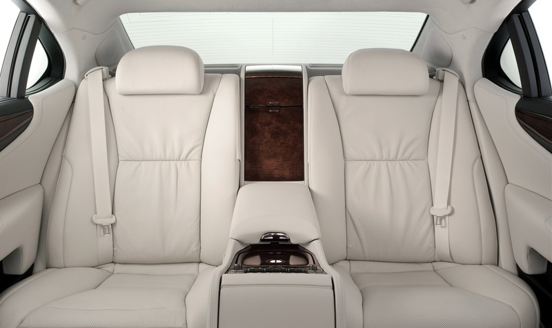 رفاهية المقاعد الخلفية