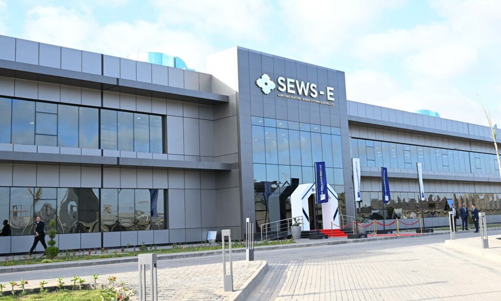 افتتاح مصنع "سوميتومو" الجديد لإنتاج الضفائر الكهربائية للسيارات في مصر