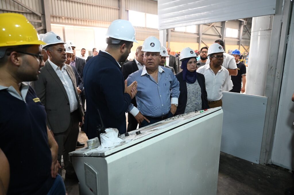 "الوزير" يوافق على إنشاء مصنع لإنتاج صاج السيارات على مساحة 20 ألف متر مربع