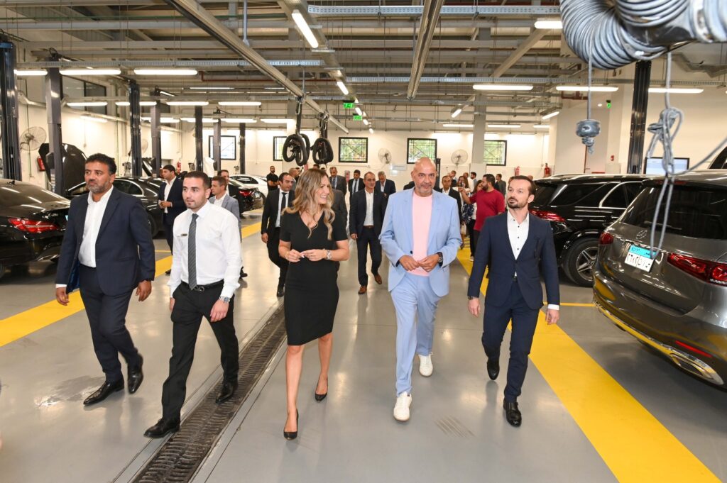 "الإسكندرية الوطنية للسيارات" تفتتح صالة عرض مرسيدس-بنز بمعايير عالمية