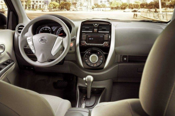 سعر ومواصفات نيسان صني 2026 في مصر: الفئات والفرق العملي