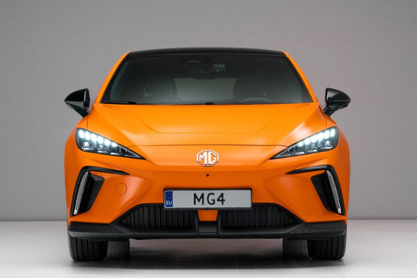 MG4 الكهربائية 2025/2026: المدى، الشحن، وتجربة قيادة داخل المدينة