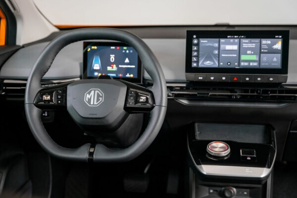 MG4 الكهربائية 2025/2026: المدى، الشحن، وتجربة قيادة داخل المدينة