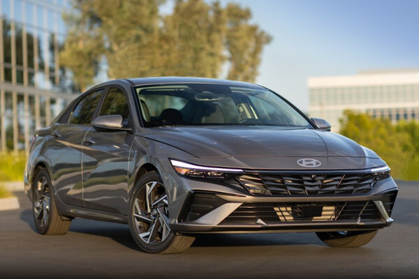 مقارنة MG7 2026 وهيونداي إلنترا CN7 2025: أيهما الأفضل من حيث رحابة المقصورة والتجهيزات؟