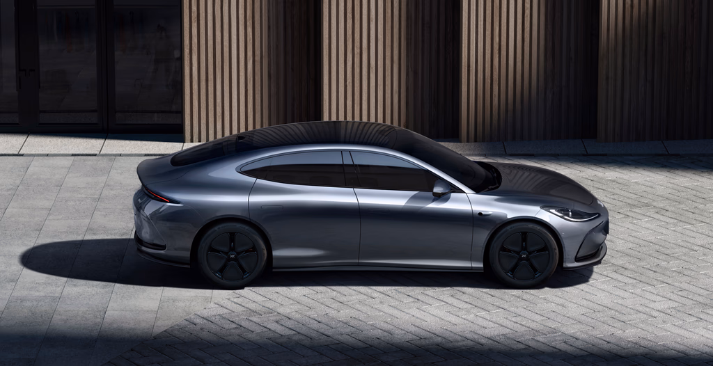 المنصور تطلق سيارة IM5 الكهربائية بمدى يصل إلى 820 كم