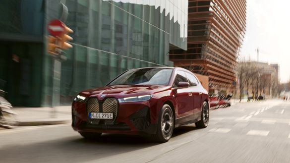 مواصفات سيارة BMW iX