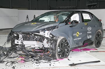 Lynk & Co 02  
لينك آند كو 02