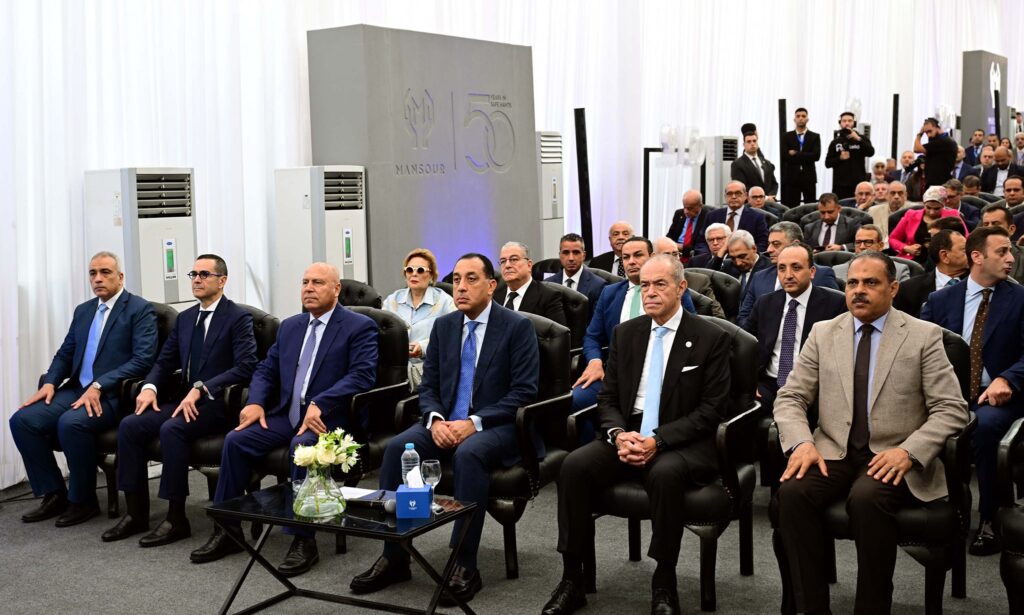 رئيس الوزراء: الحكومة تبنت استراتيجية شاملة لدعم صناعة السيارات