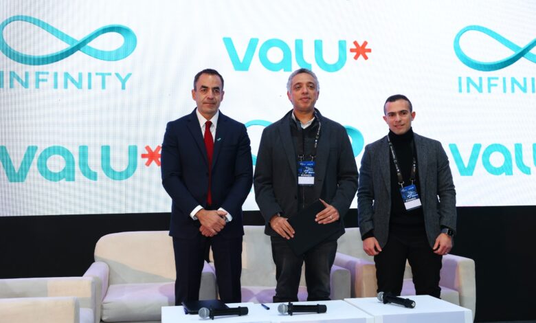توقيع اتفاقية بين ڤاليو وإنفنيتي لدعم شحن السيارات الكهربائية في مصر