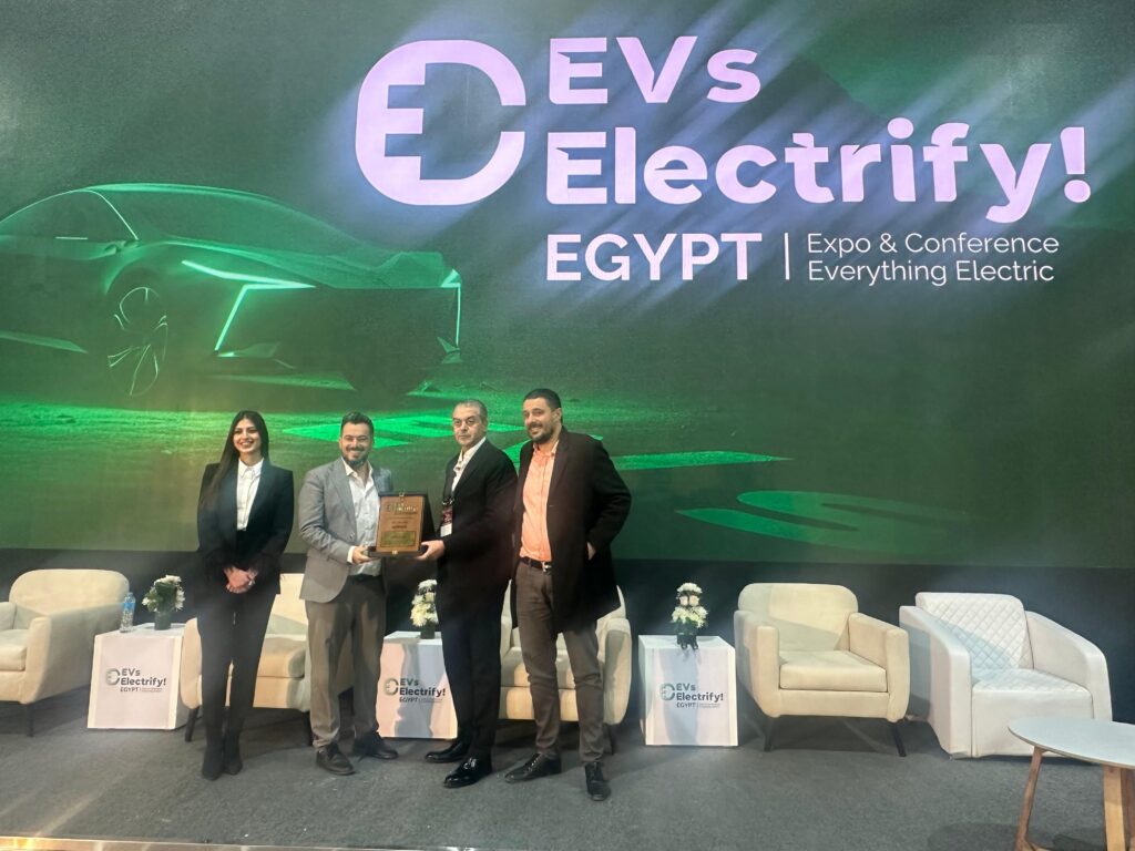 تكريم "ألكان أوتو" وكلاء "آرك فوكس" خلال قمة EVs Electrify Egypt 2025