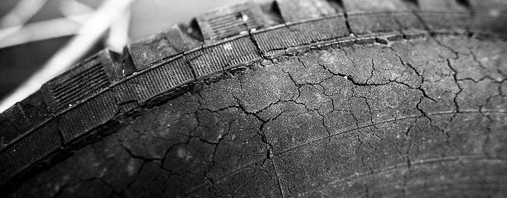 تآكل الكاوتش من الداخل السبب والحل  دليل شامل لسائقي السيارات في مصر