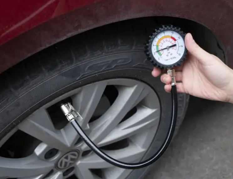 فحص ضغط الإطارات وهي باردة