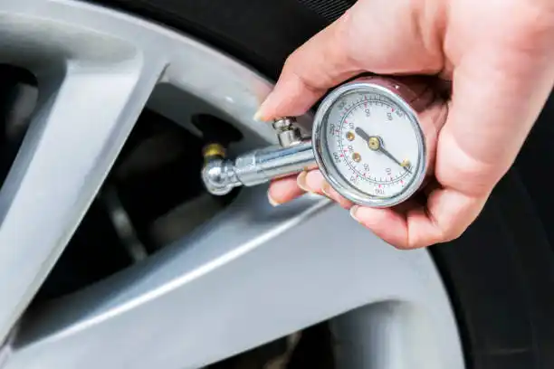 فحص ضغط الإطارات وهي باردة