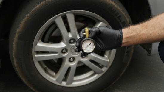 فحص ضغط الإطارات وهي باردة