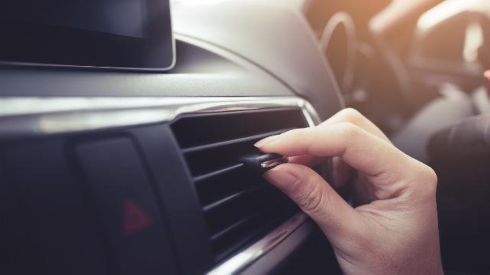 فحص السيارة الكهربائية قبل السفر