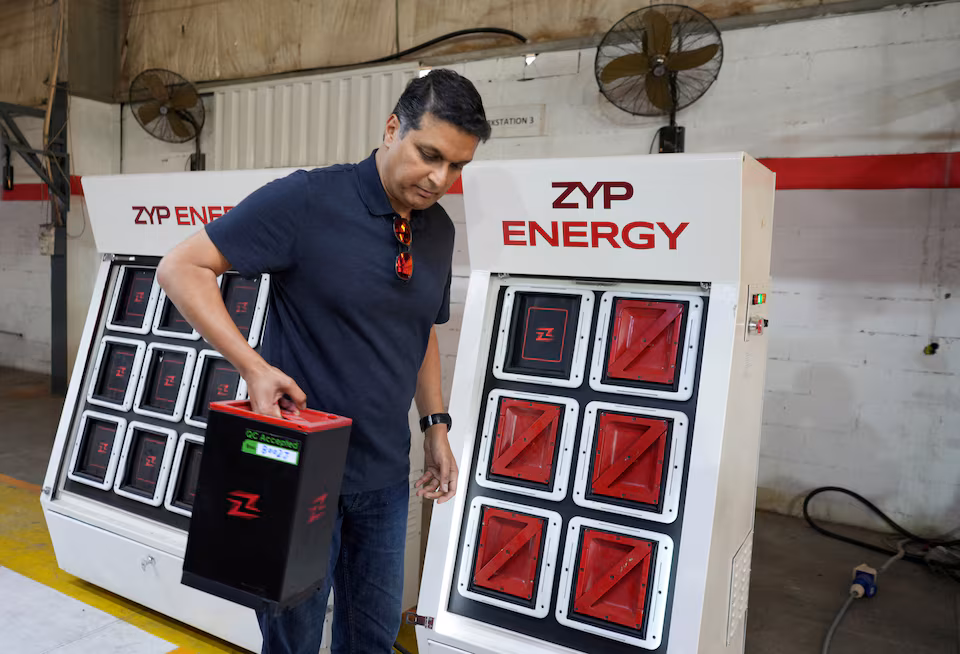 أزمة الوقود وحرب إيران تدفعان باكستان نحو الدراجات النارية الكهربائية