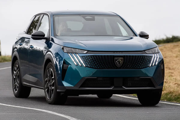 اختيار سيارات MG والمنافسين