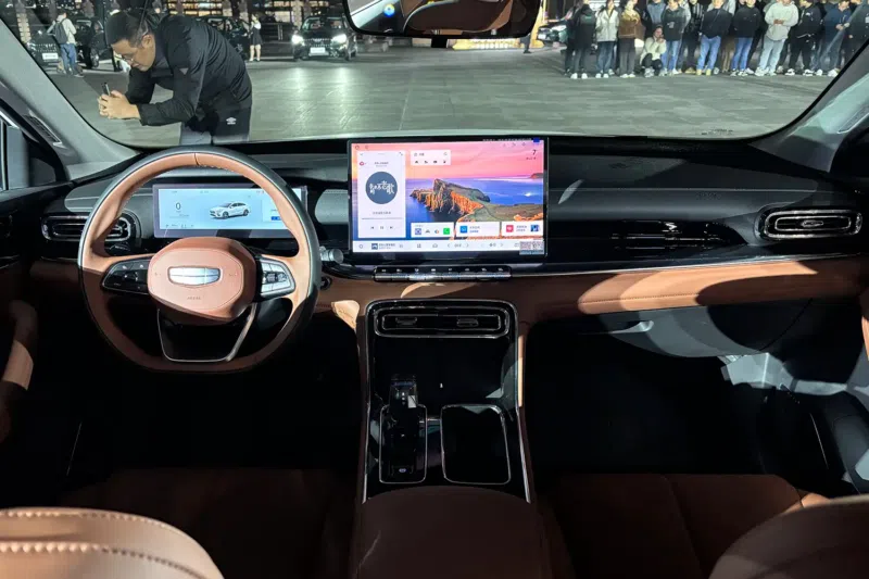 جيلي Emgrand i-HEV