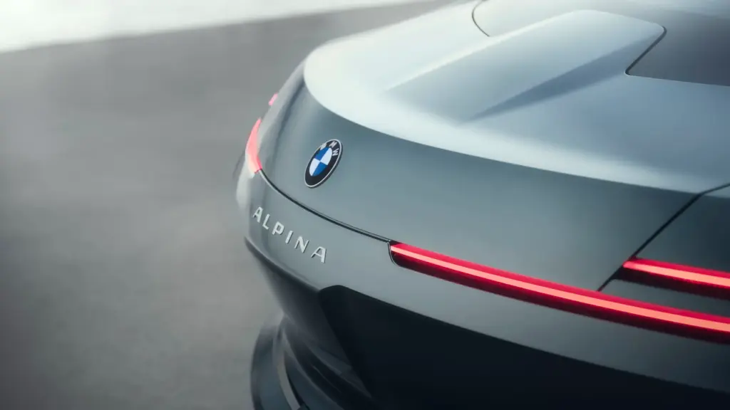 رسمياً.. BMW Alpina تُطلق أقوى سيارة فخامة بمحرك V8 نقي