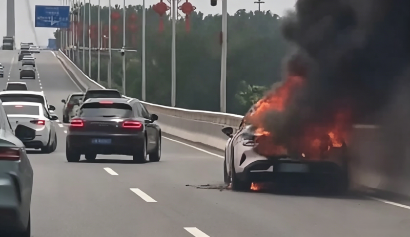 حريق سيارة شاومي SU7 Ultra في الصين والشركة تنفي عطل البطارية