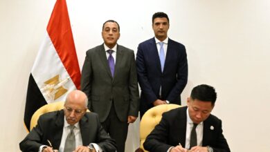 مصر توقع عقد مصنع للبطاريات الكهربائية باستثمارات 2 مليار جنيه